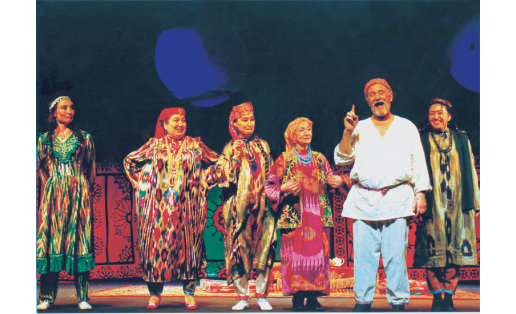 Сцена из спектакля “Пять жён Ходжи Насретдина” И.Садыкова